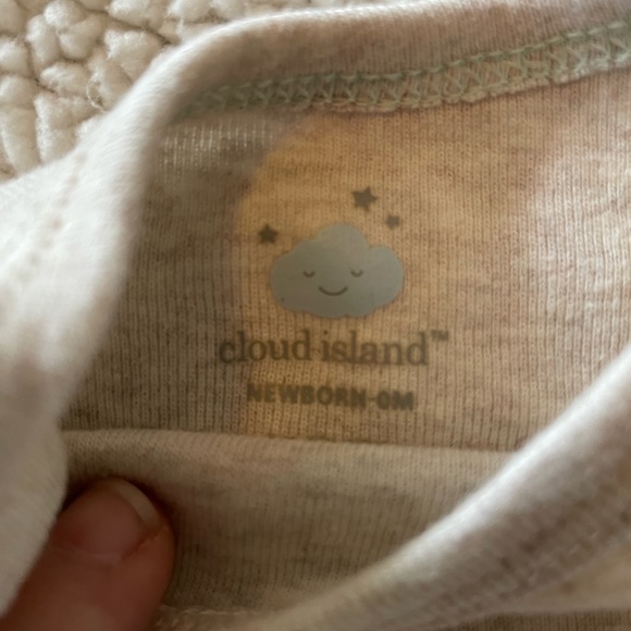 4 Cloud Island Newborn Onesies - Picture 9 of 9